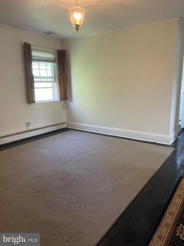 669 Creek Rd #2ndFL - Photo 3 of 14