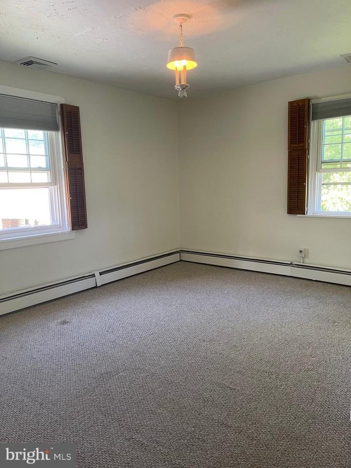 669 Creek Rd #2ndFL - Photo 5 of 14