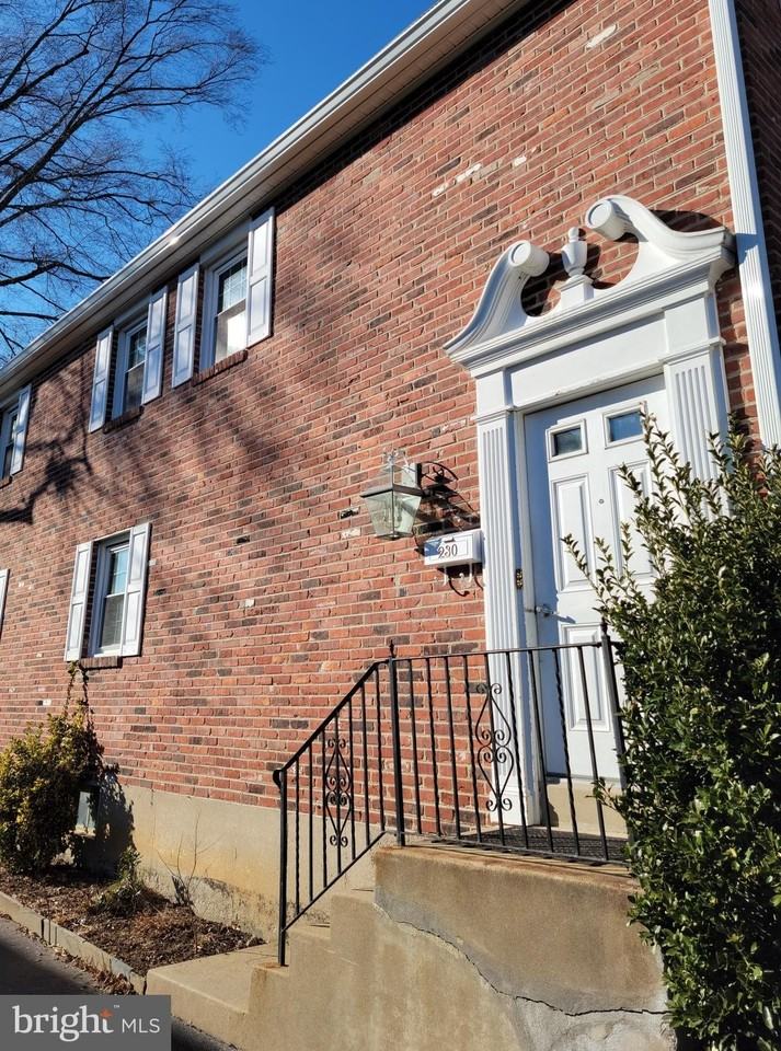 230 N Essex Ave #1st - Photo 2 of 15