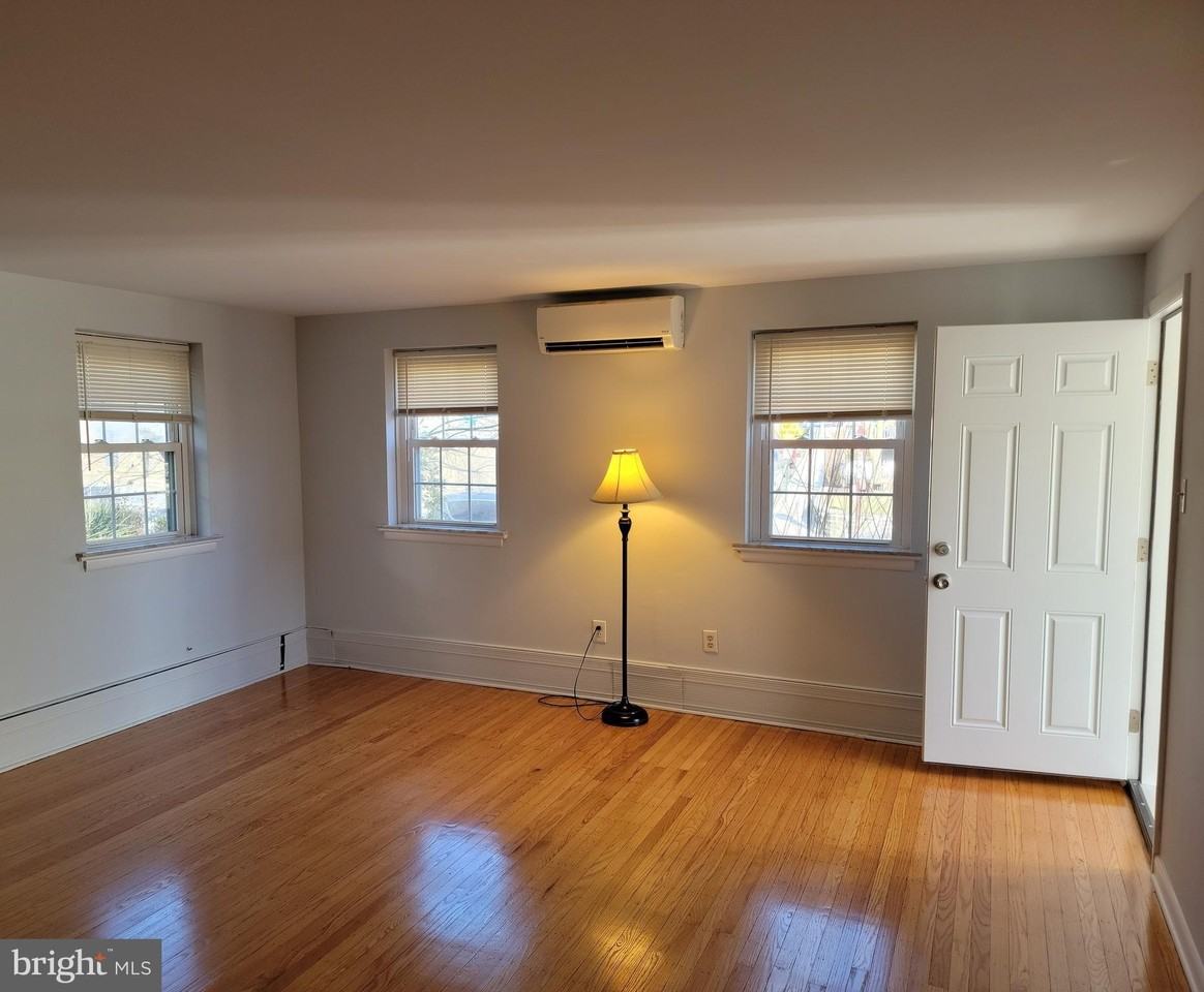 230 N Essex Ave #1st - Photo 3 of 15