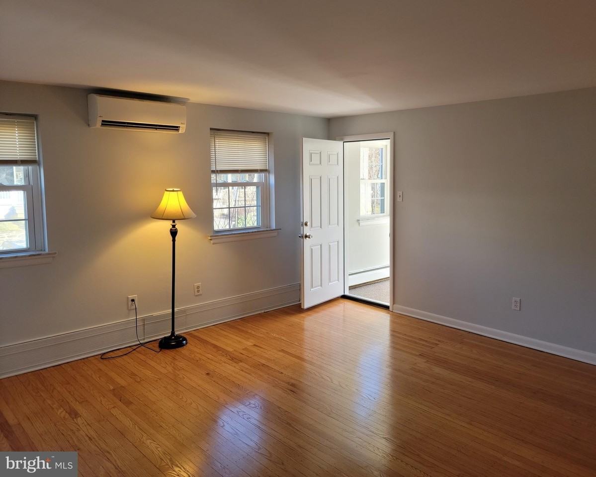 230 N Essex Ave #1st - Photo 4 of 15