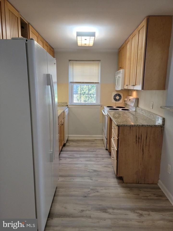 230 N Essex Ave #1st - Photo 7 of 15