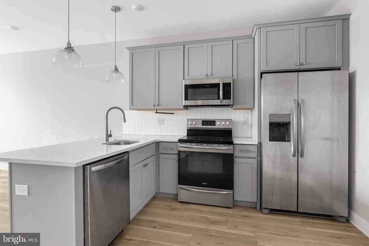 5230 Walnut St #5R - Photo 2 of 18