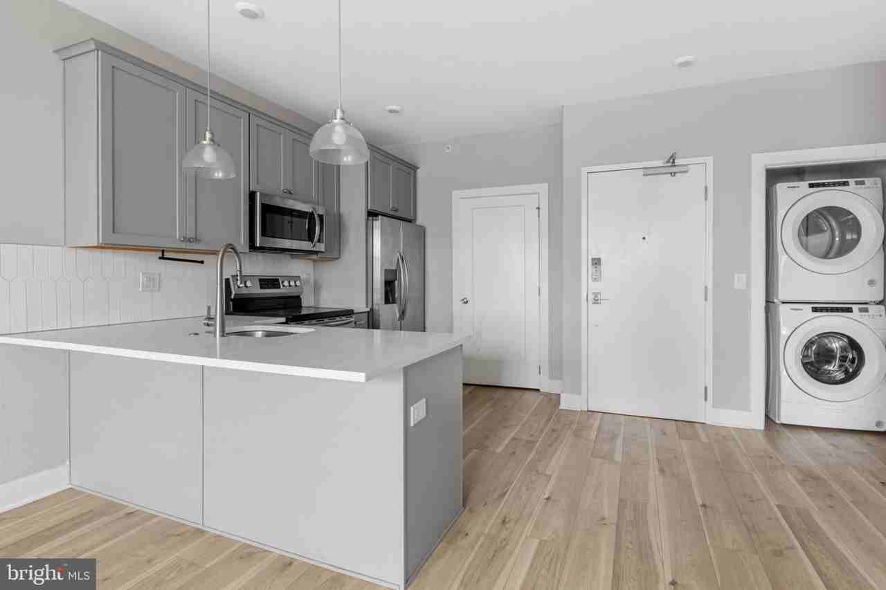 5230 Walnut St #5R - Photo 4 of 18