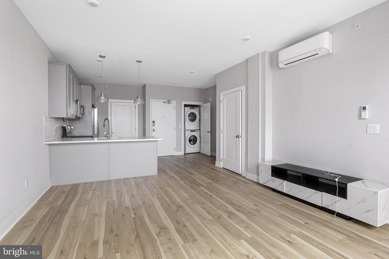 5230 Walnut St #5R - Photo 6 of 18