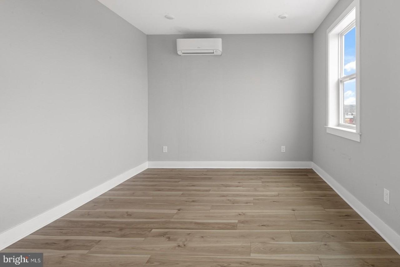 5230 Walnut St #5R - Photo 7 of 18