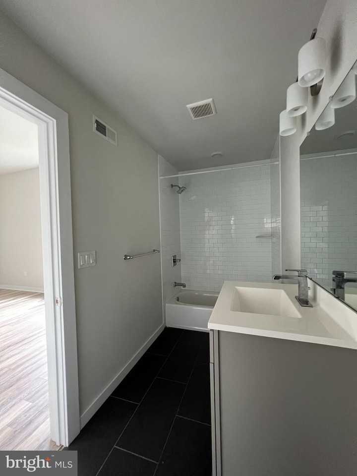 4912 Baltimore Ave #2F - Photo 6 of 9
