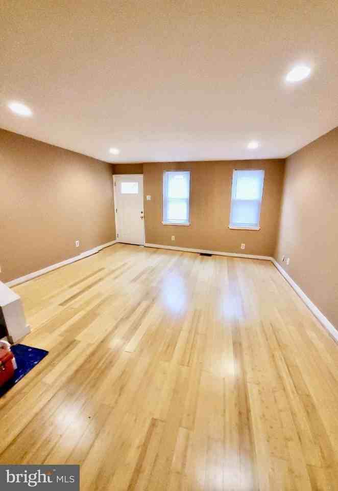 1619 E Berks St - Photo 4 of 12
