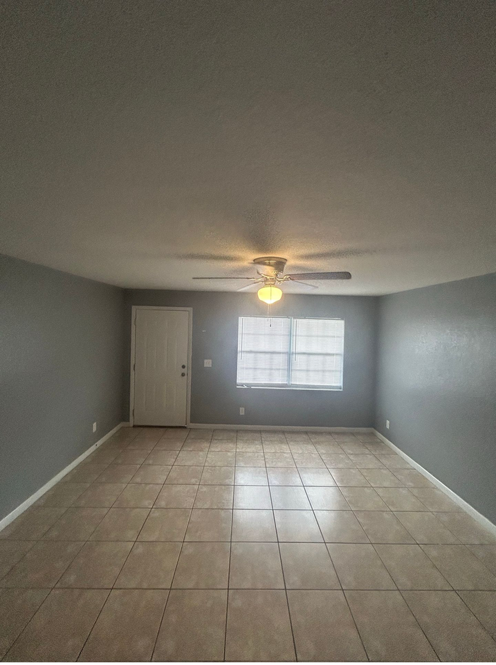 614 Cortez St - Photo 3 of 12