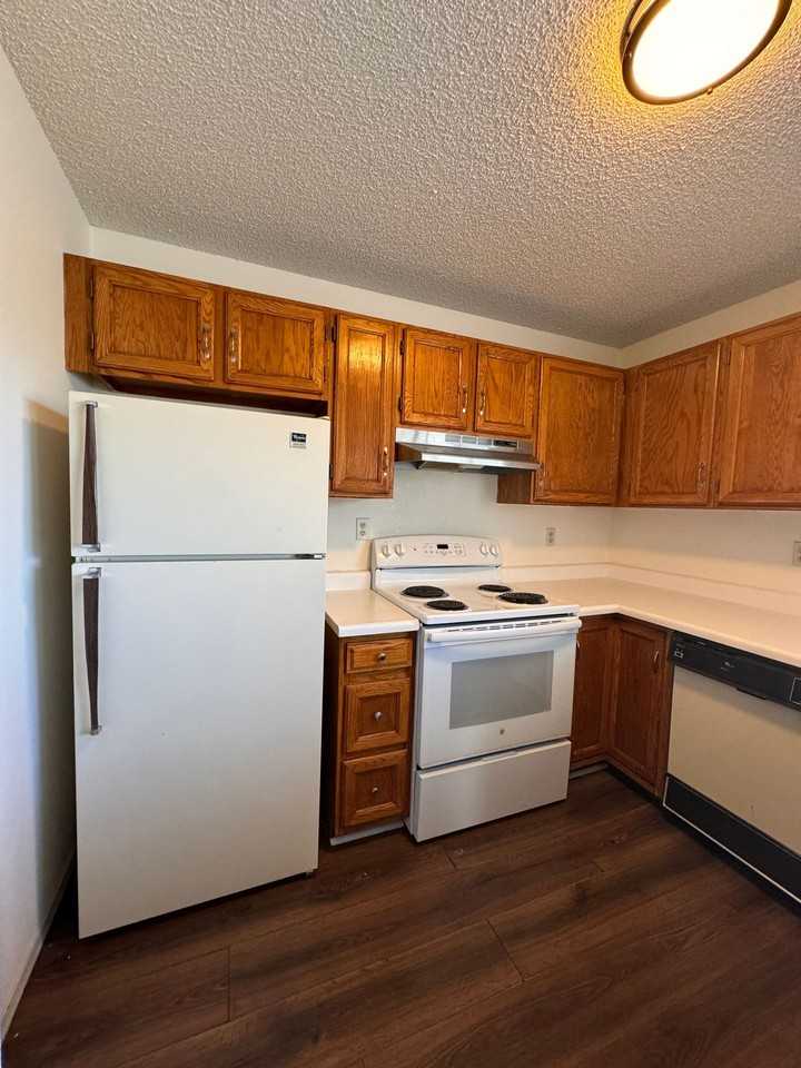 1915 Henderson Ave. - Photo 2 of 7
