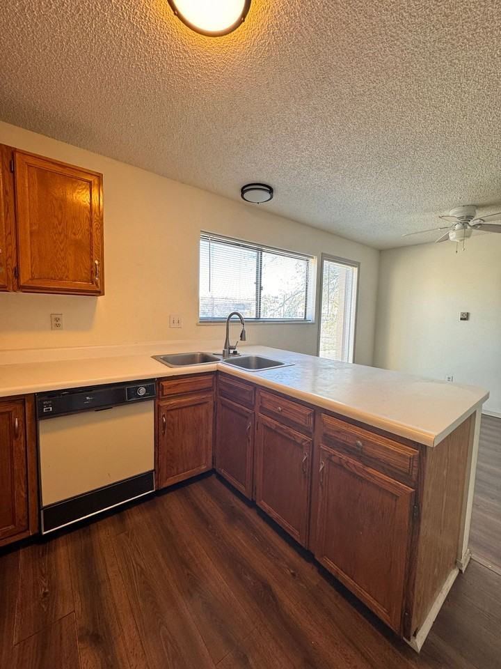 1915 Henderson Ave. - Photo 3 of 7