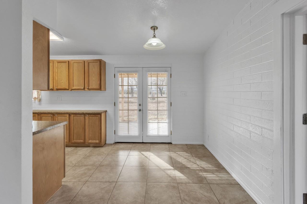 216 Whitton St #NA - Photo 3 of 12
