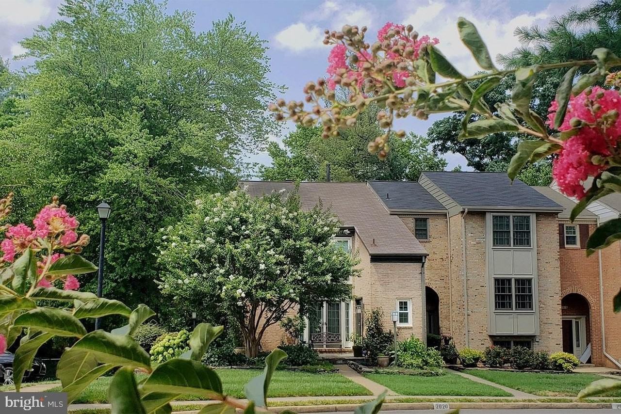 2020 Hopewood Dr - Photo 2 of 9