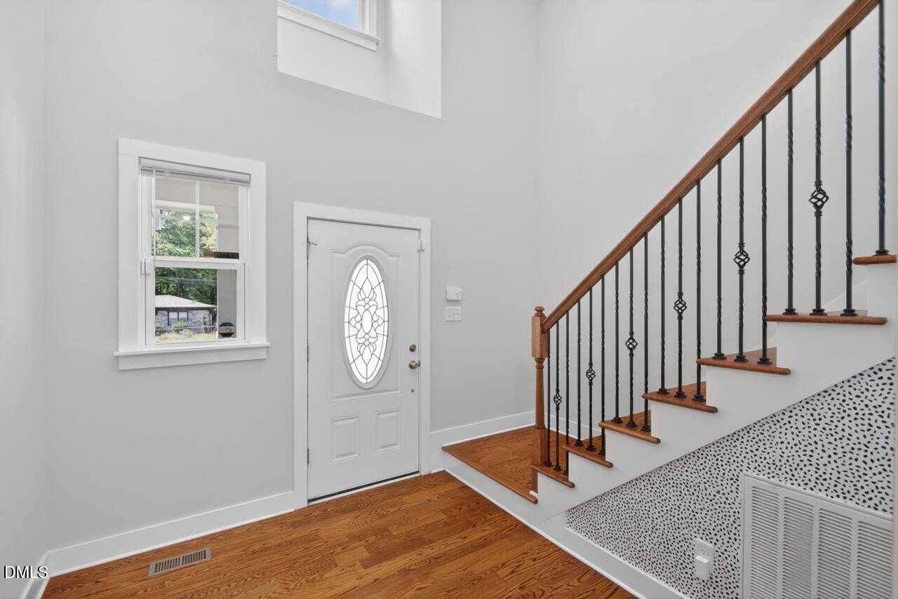 807 Cook Rd - Photo 5 of 39