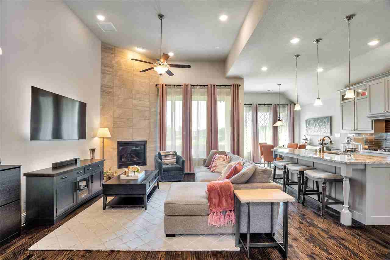 7915 Sunflower Ln - Photo 3 of 18