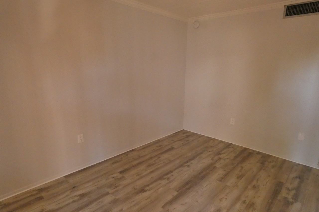 121 3rd Avenue North #307 - Photo 3 of 9
