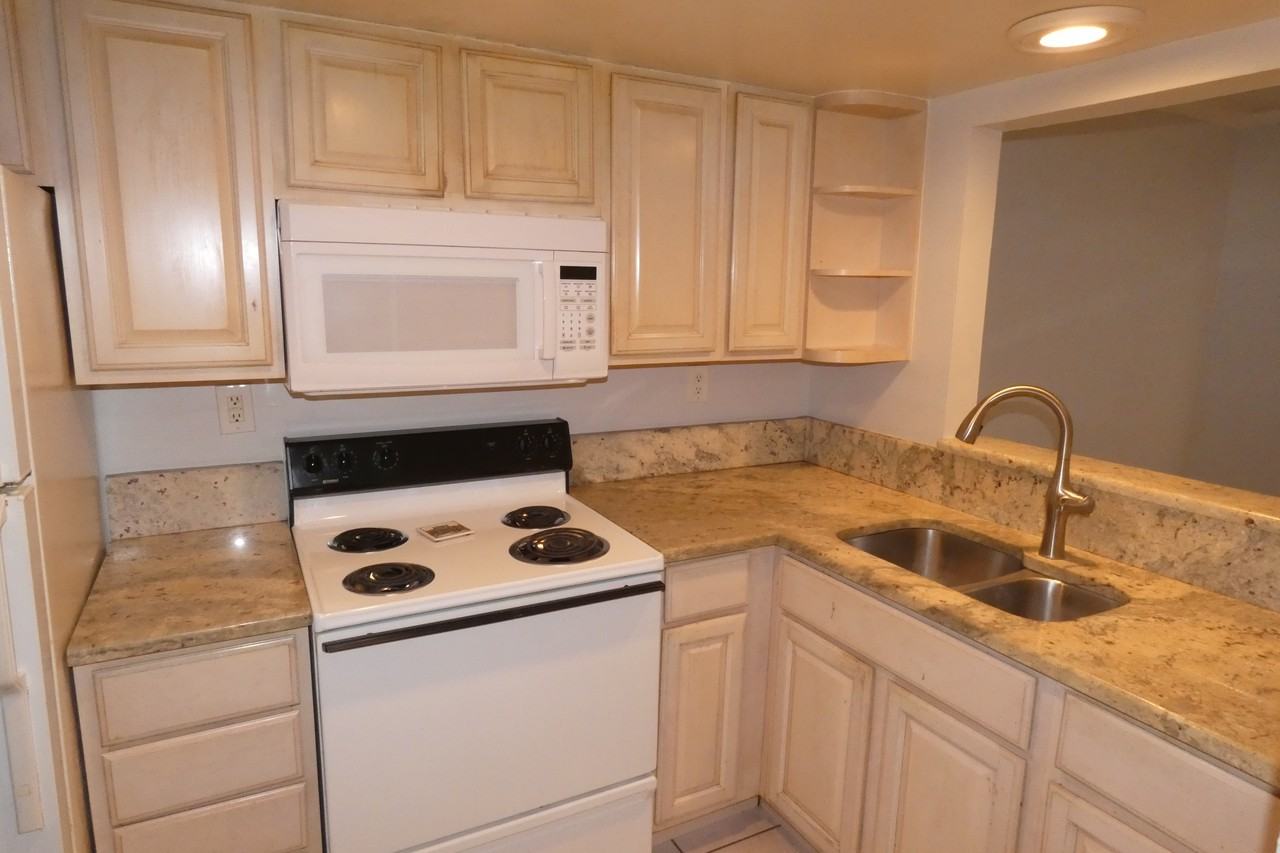 121 3rd Avenue North #307 - Photo 5 of 9