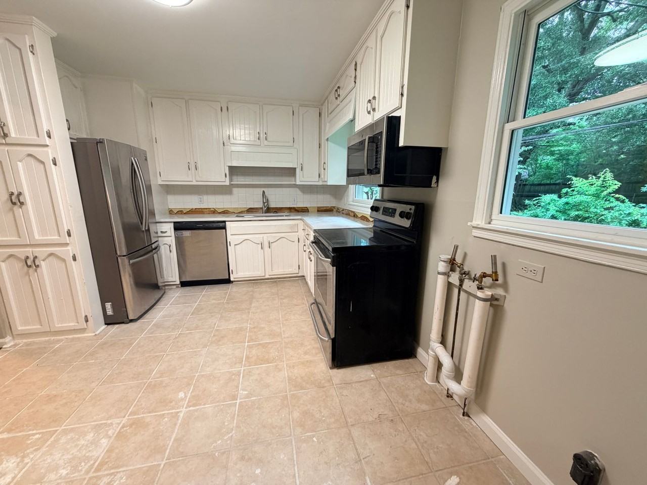 621 Greenhill Dr - Photo 5 of 15