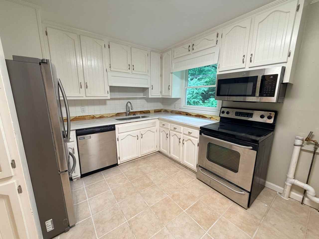 621 Greenhill Dr - Photo 6 of 15