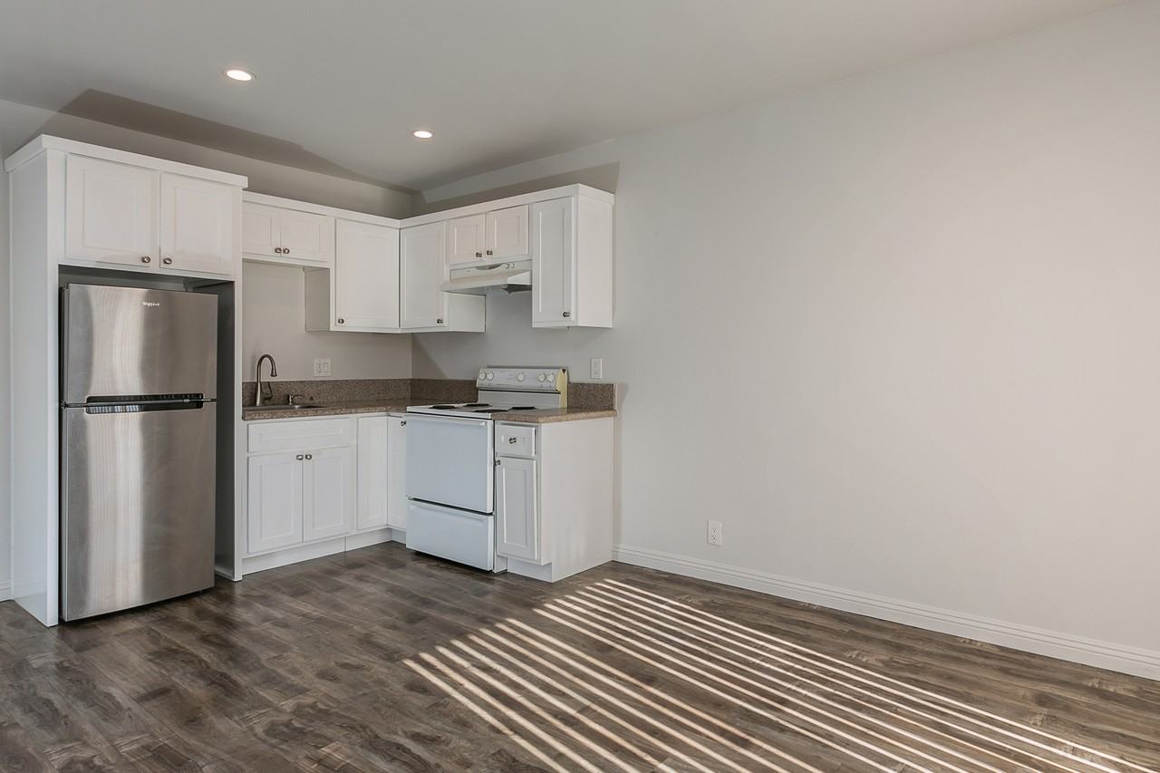 411 North La Fayette Park Place #5 - Photo 3 of 7