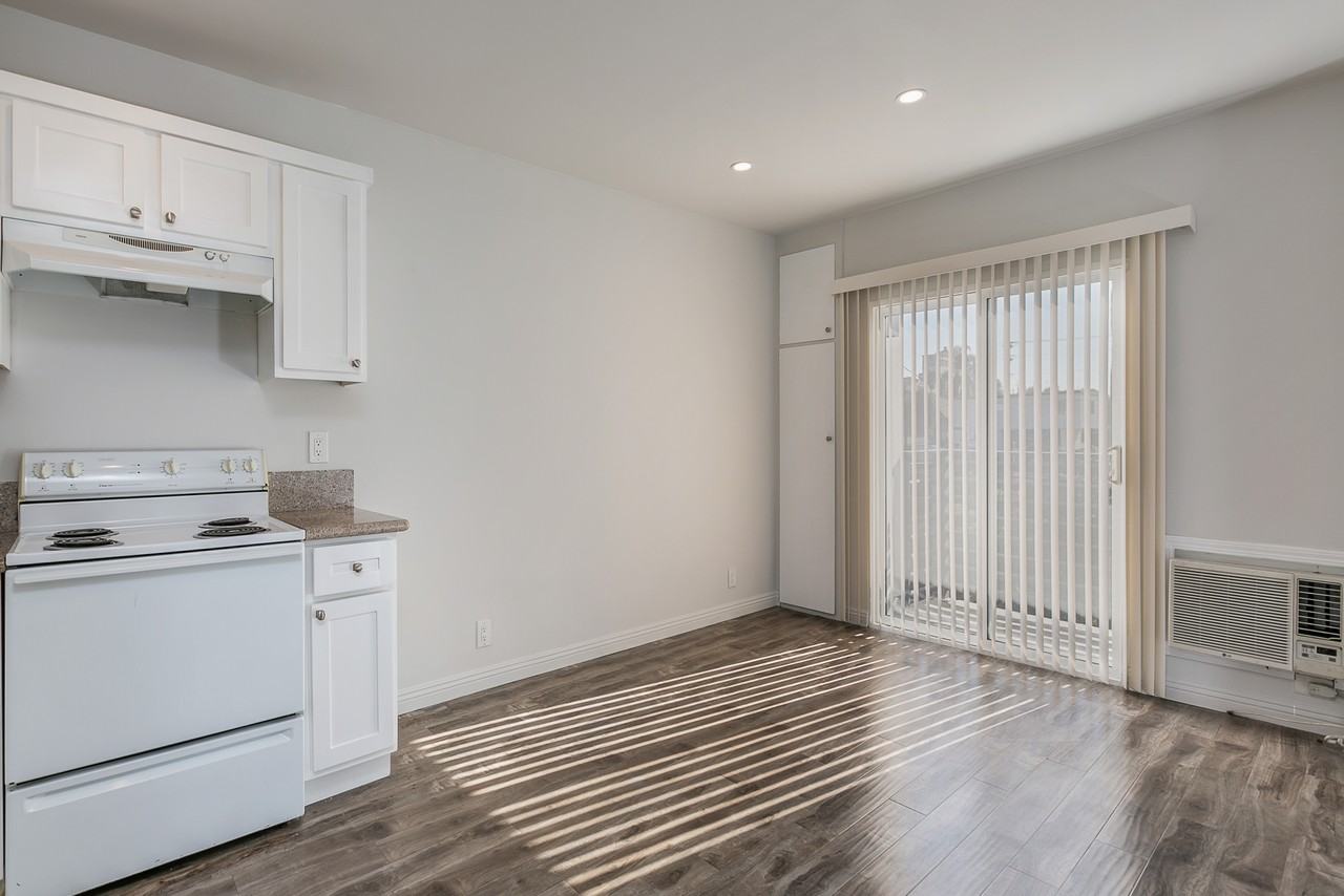 411 North La Fayette Park Place #5 - Photo 4 of 7