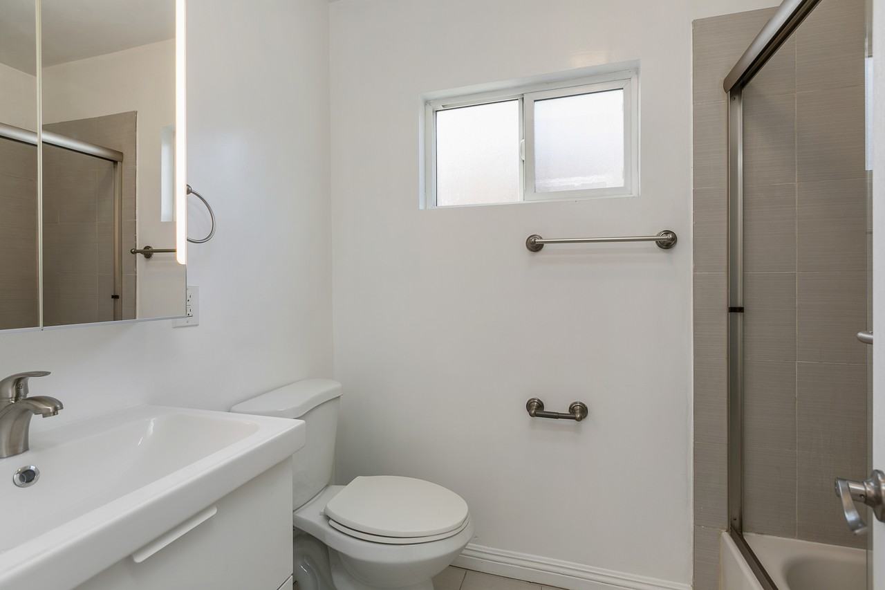 411 North La Fayette Park Place #5 - Photo 6 of 7