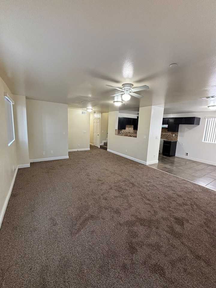 3966 South Hobart Boulevard - Photo 5 of 18