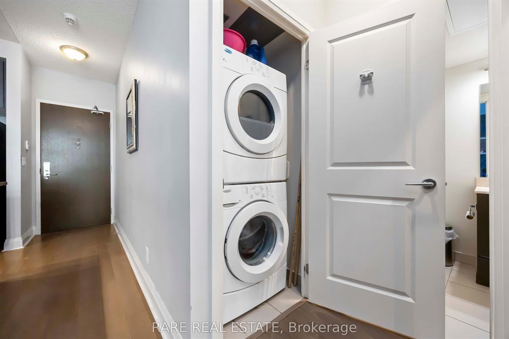 1185 The Queensway #206 - Photo 7 of 17