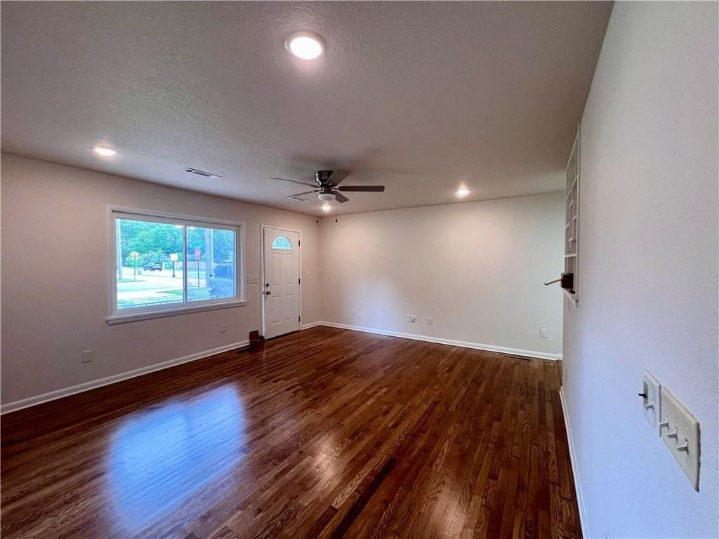 1666 N Oakland Ave - Photo 2 of 14
