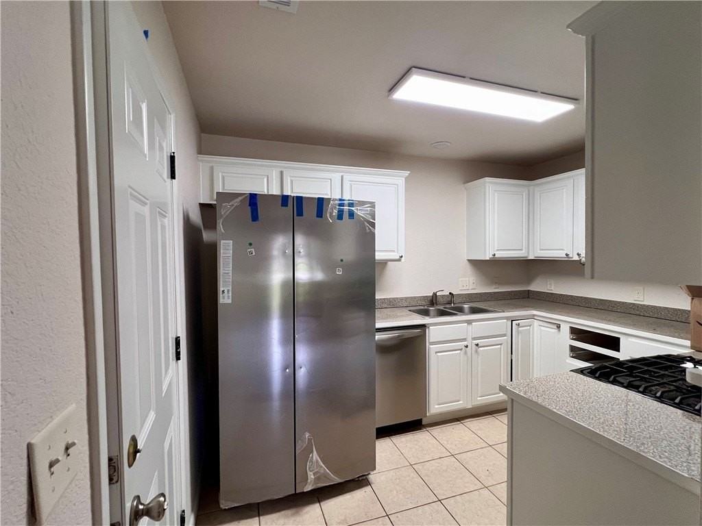 1666 N Oakland Ave - Photo 4 of 14