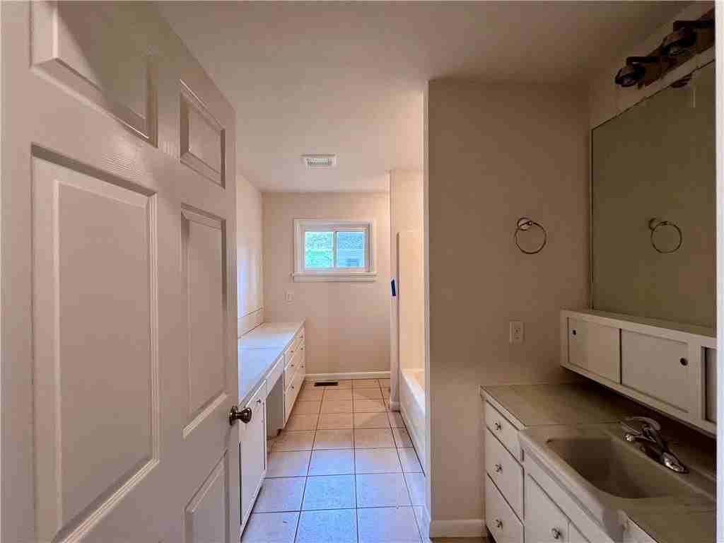 1666 N Oakland Ave - Photo 7 of 14