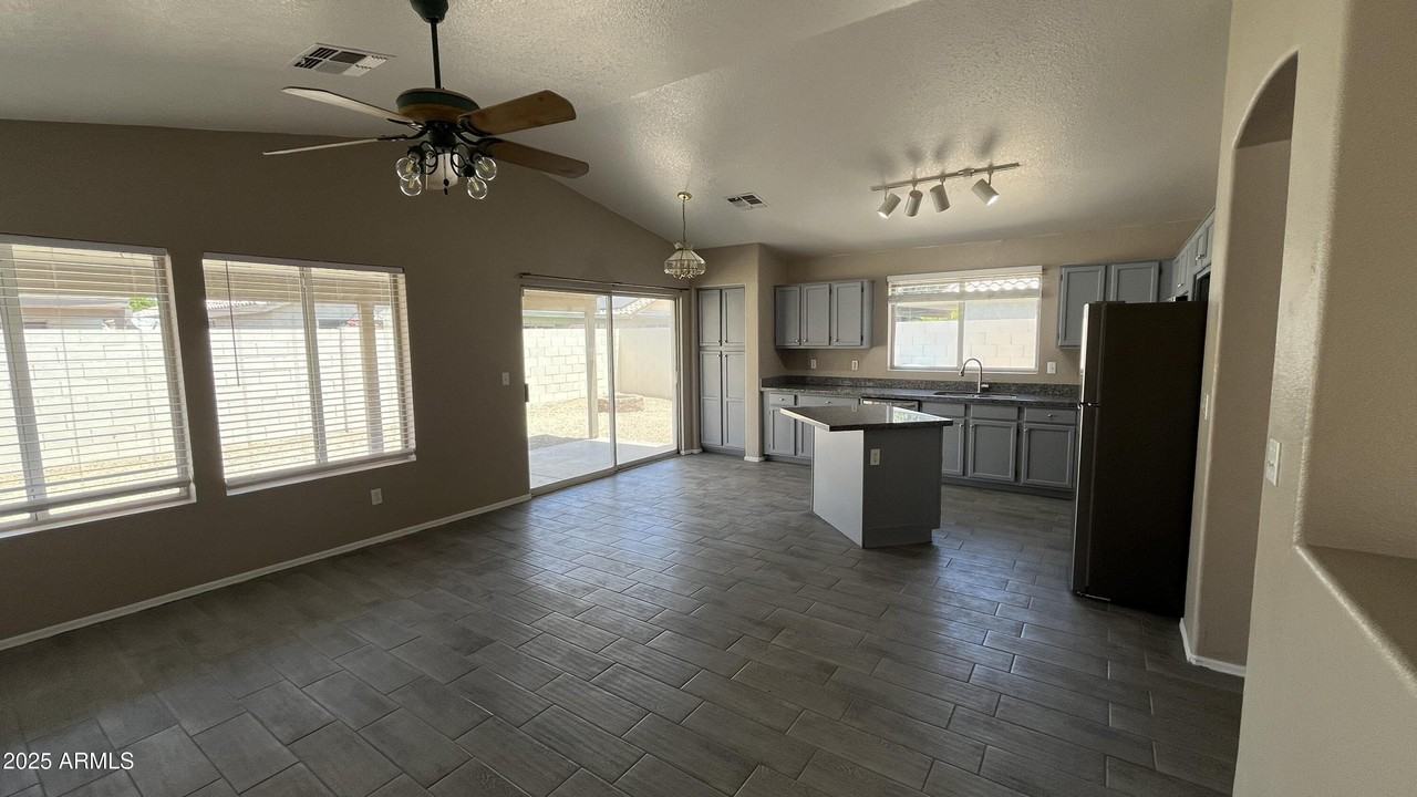 1690 E Countrywalk Ln - Photo 5 of 19