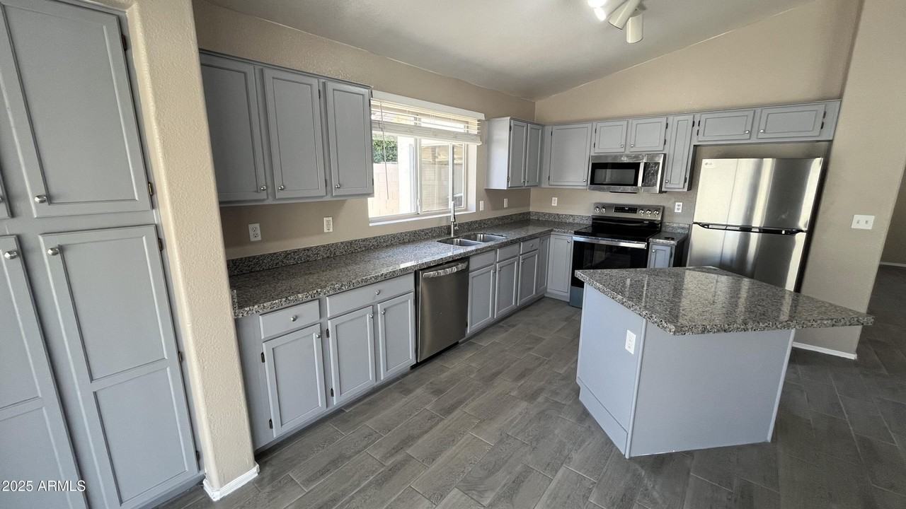 1690 E Countrywalk Ln - Photo 7 of 19