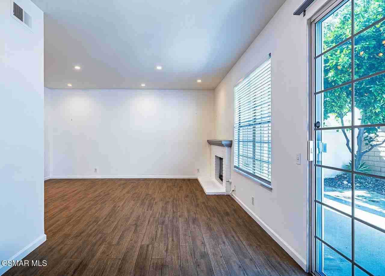 4244 Flintlock Ln - Photo 6 of 38