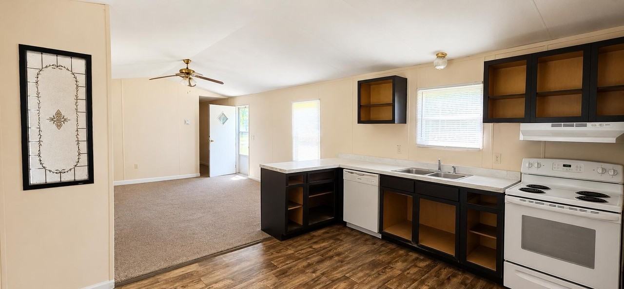 211 Hayden St - Photo 2 of 8