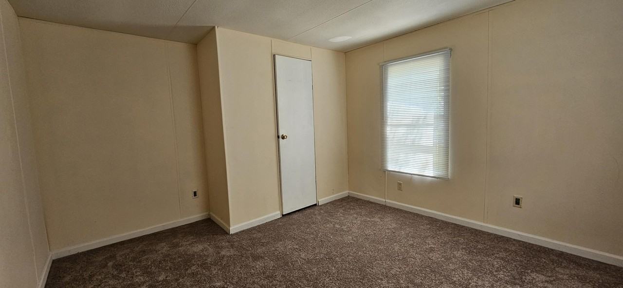 211 Hayden St - Photo 3 of 8
