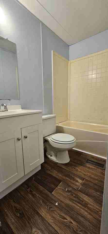 211 Hayden St - Photo 4 of 8