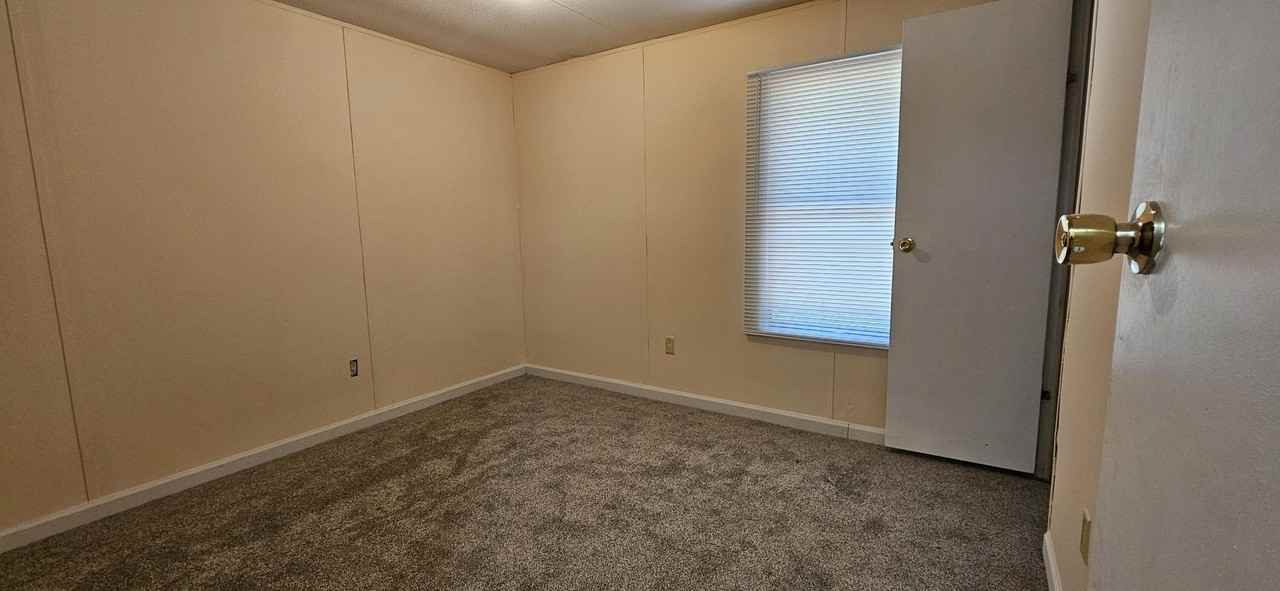 211 Hayden St - Photo 5 of 8