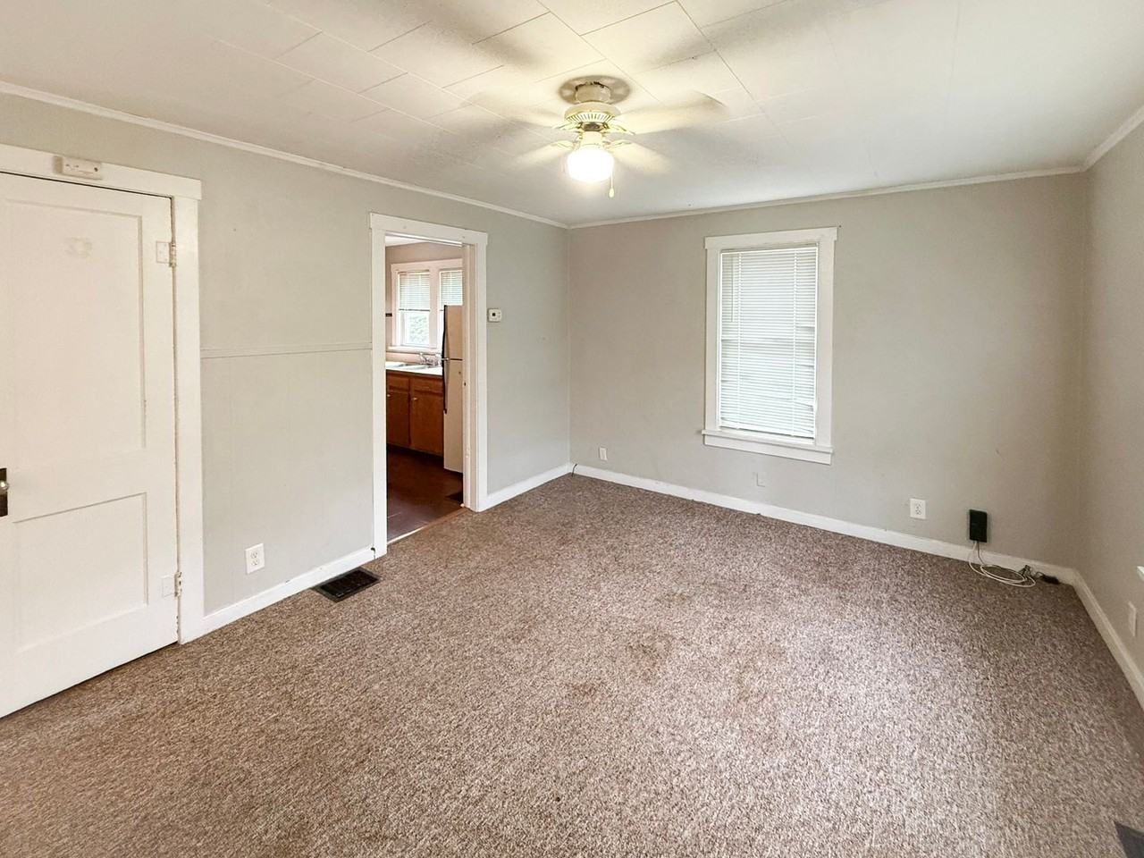 625 N Earl Ave - Photo 3 of 5