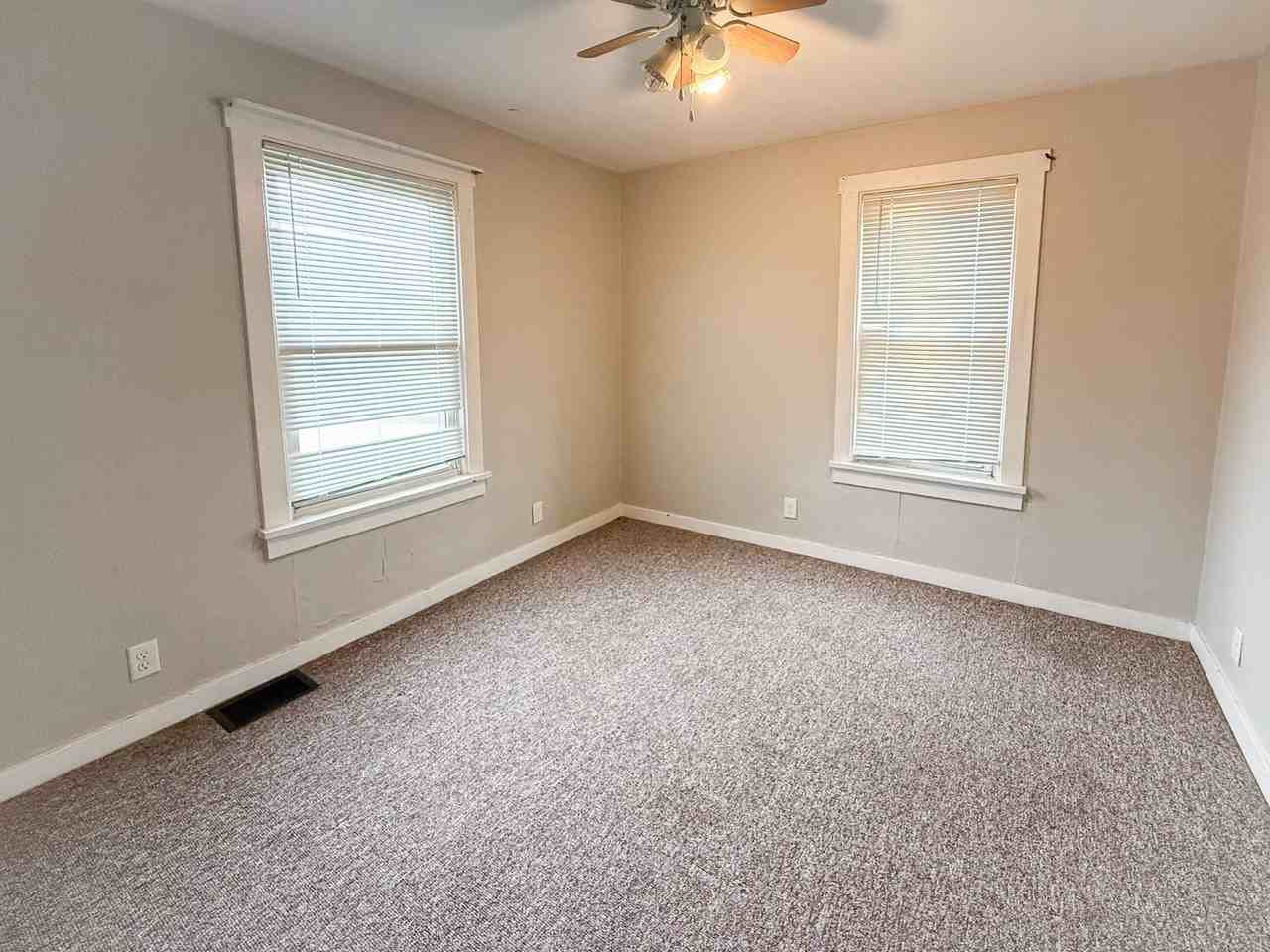 625 N Earl Ave - Photo 4 of 5