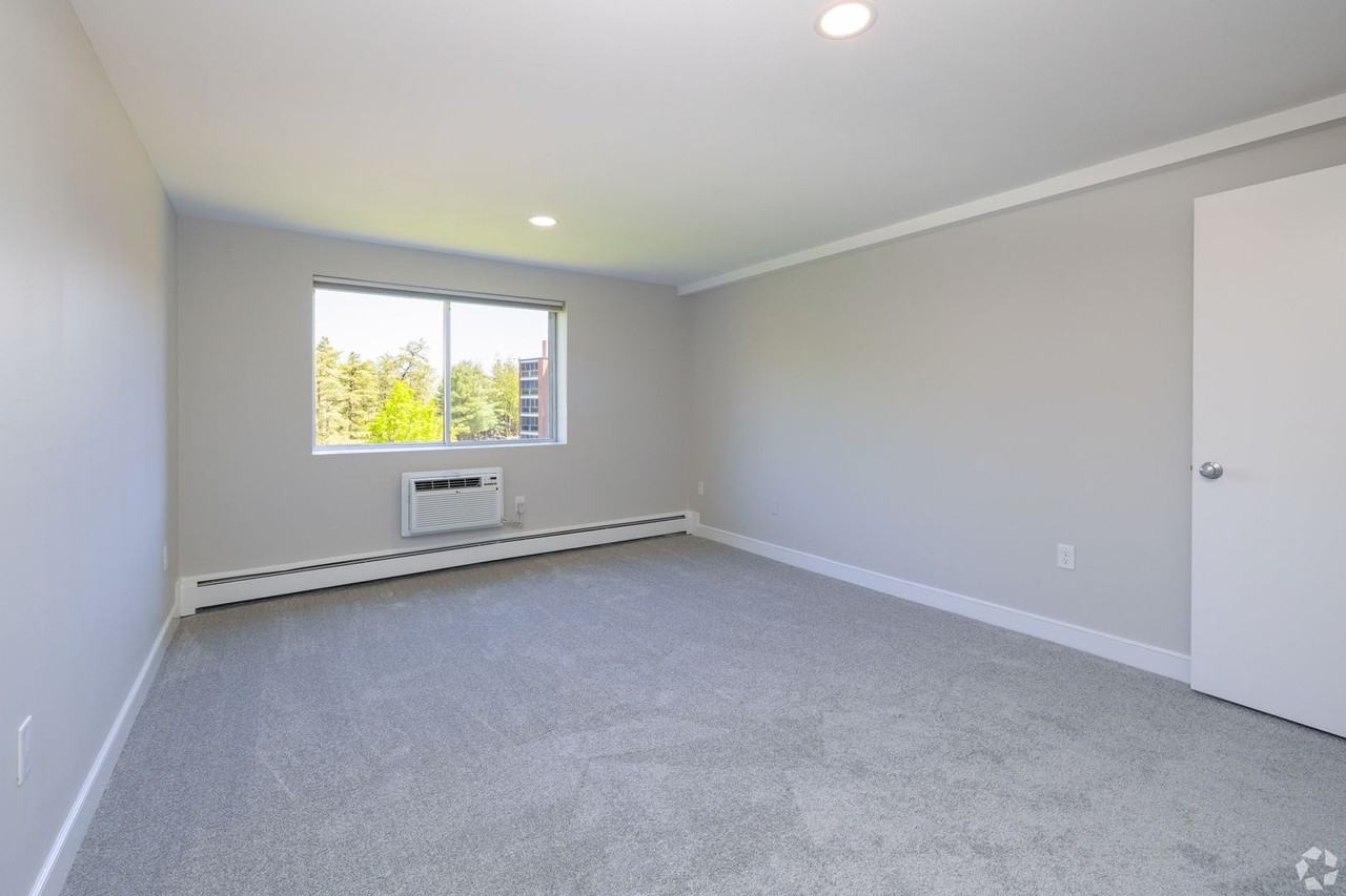 Stonehill Towers - Photo 4 of 26
