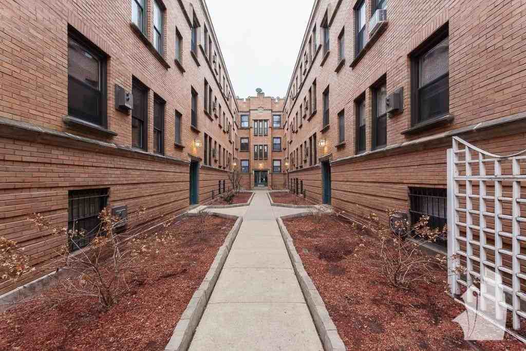 815 W Cornelia Ave