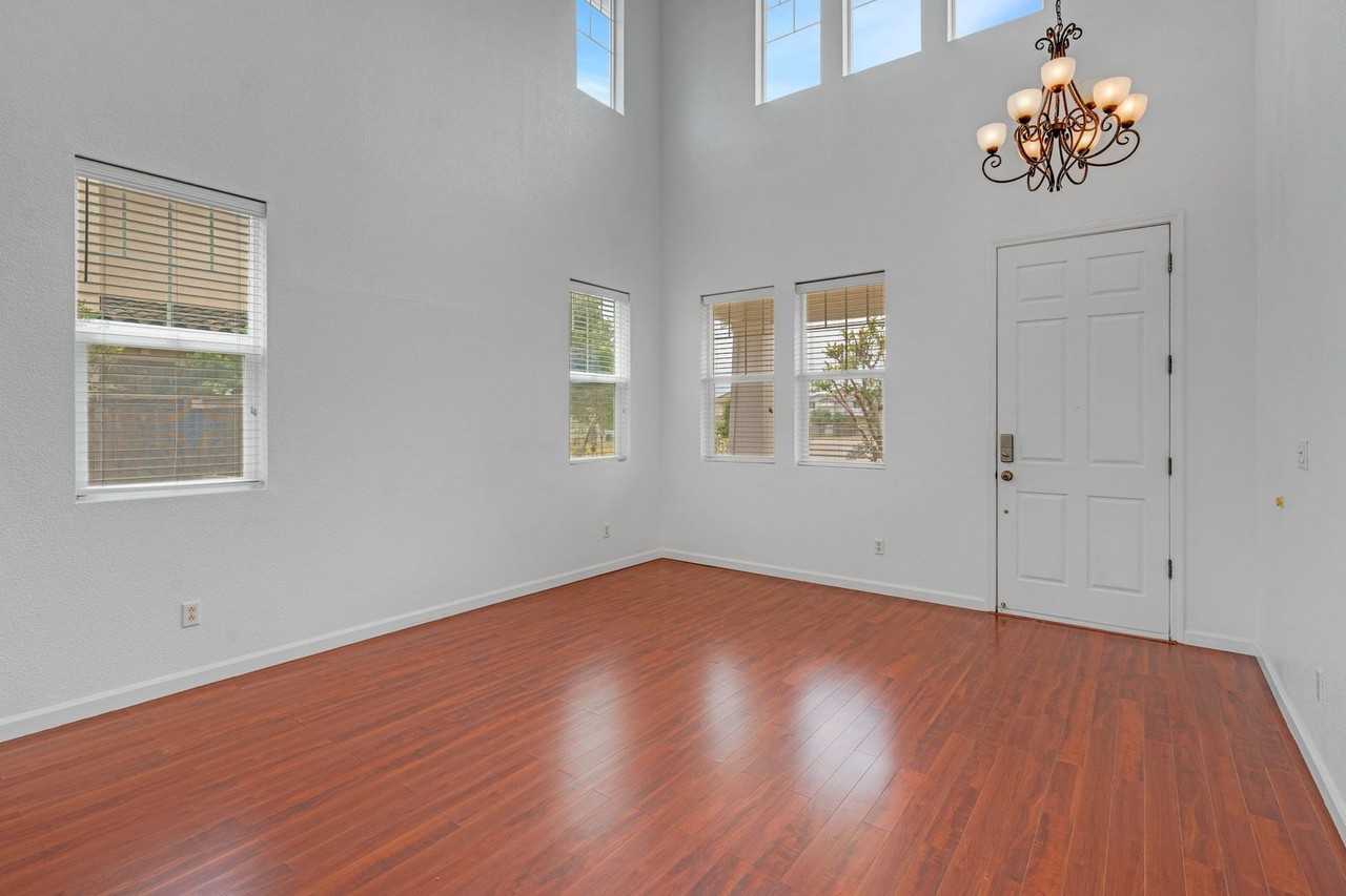 8739 Whitehouse Rd - Photo 5 of 50