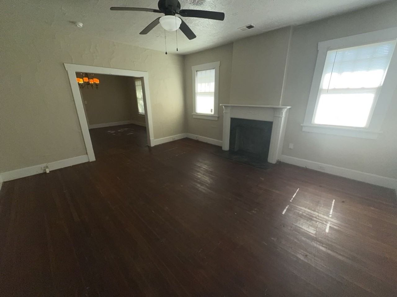2507 10th St - Photo 2 of 11