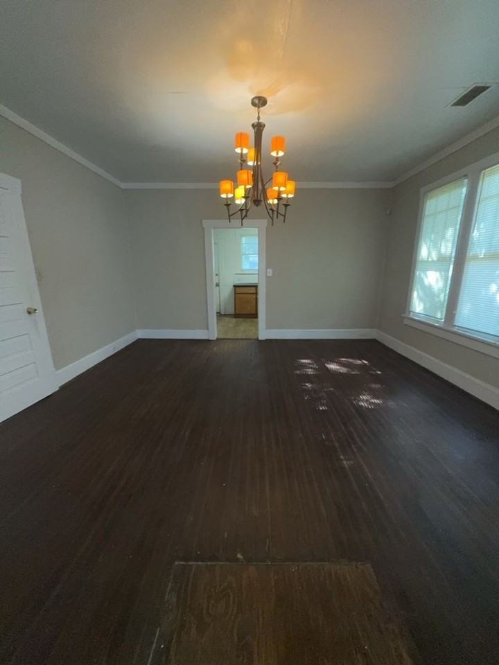 2507 10th St - Photo 3 of 11