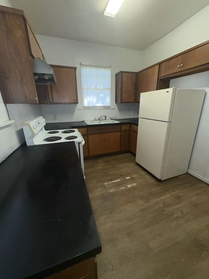 2507 10th St - Photo 4 of 11