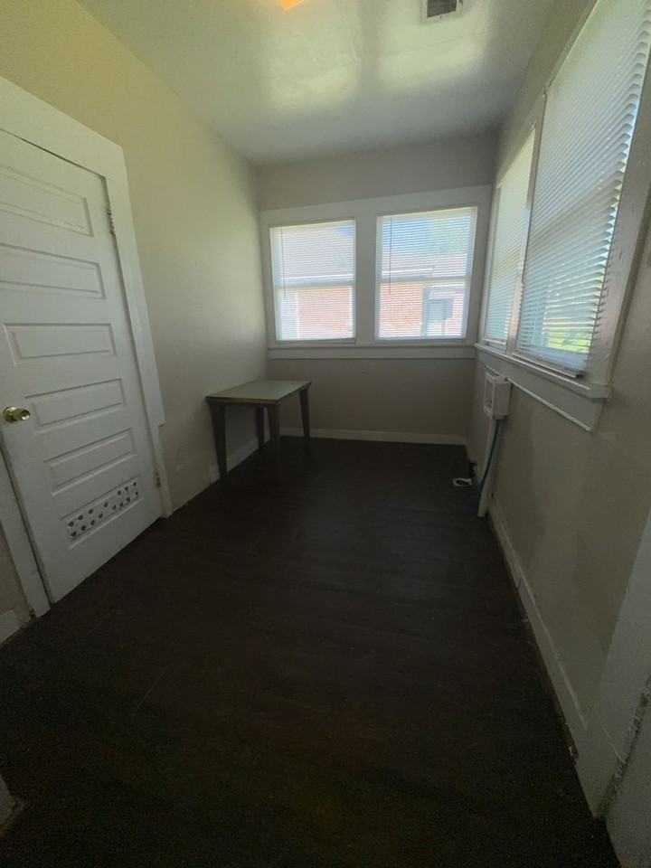 2507 10th St - Photo 6 of 11
