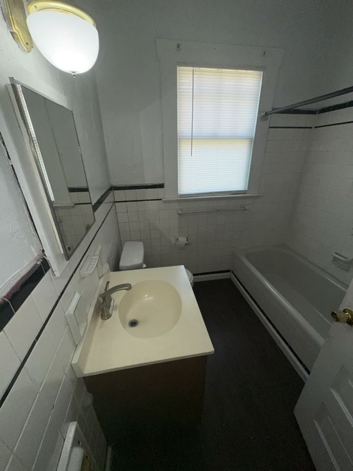 2507 10th St - Photo 7 of 11