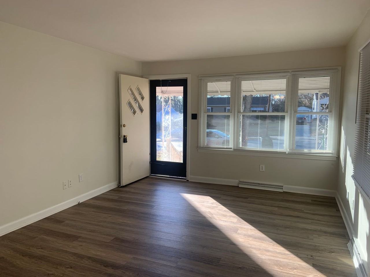 1409 Caldwell St - Photo 2 of 11