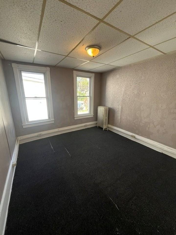 223 W Rowe St - Photo 3 of 11